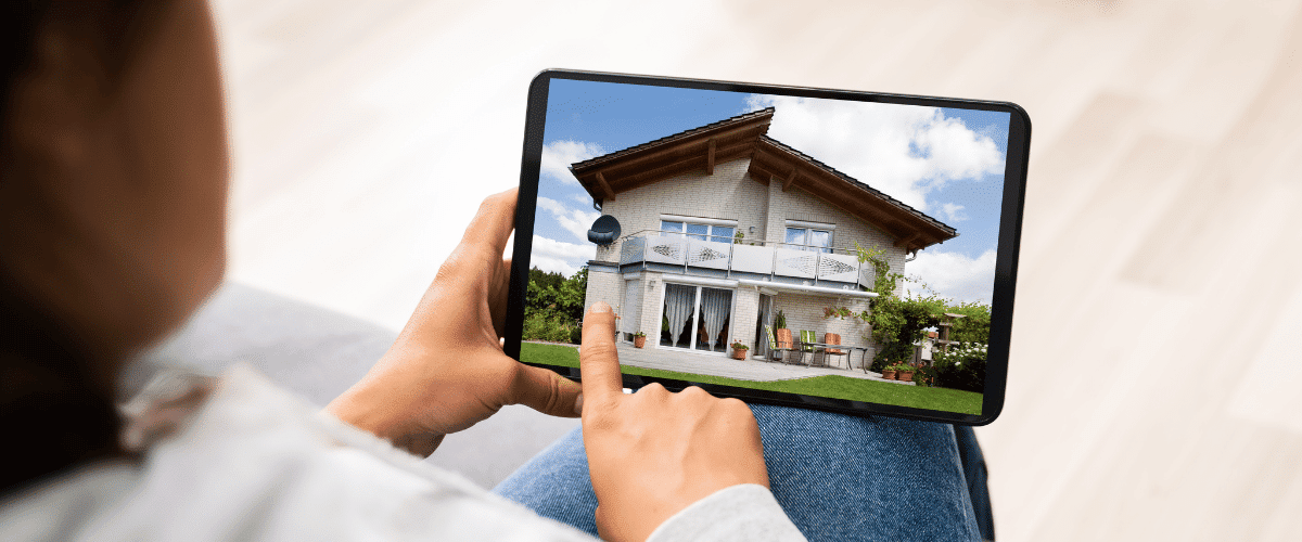home buyer looking for homes online